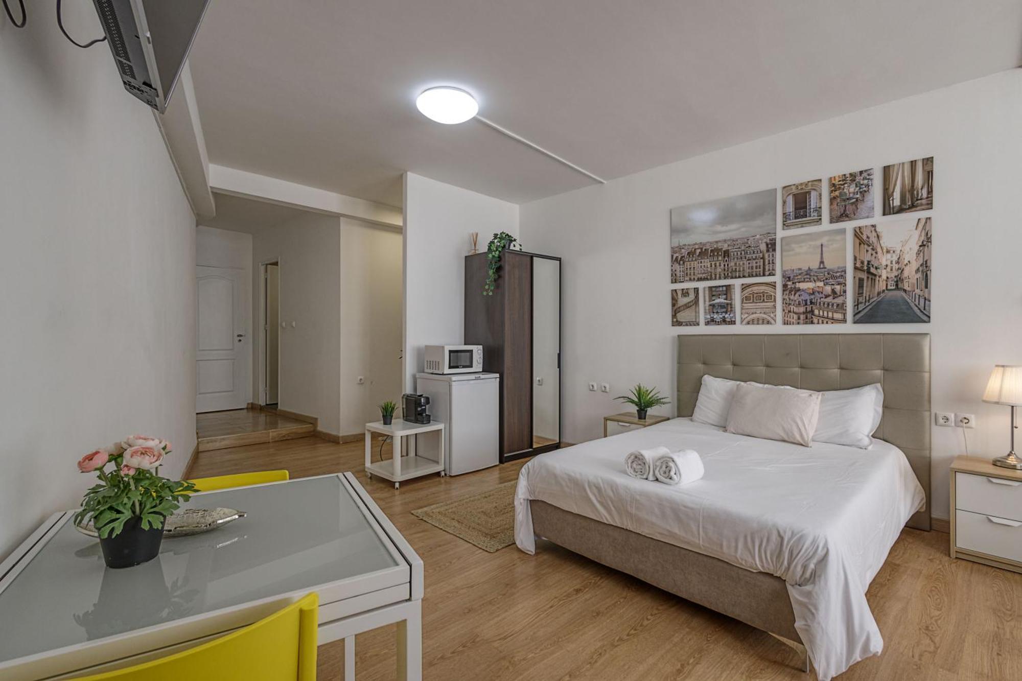 Travel & Live Aliados * Oporto